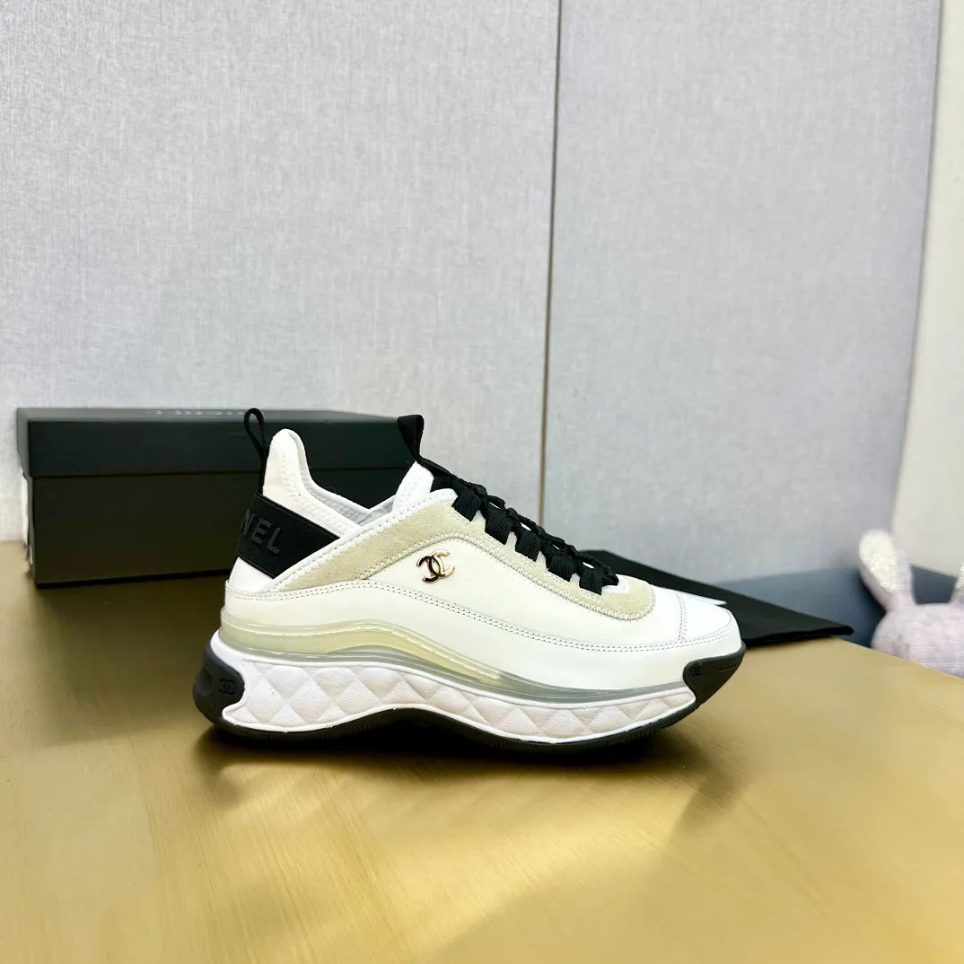 👟👟Ex-factory price 480👟👟 Women's shoes, women's clothing, top version Chanel Chanel - 2023 counter top casual sports shoes. This classic design; the upper is electro-embroidered with a variety of techniques; the outsole is fashionable and sporty; it is unusual to incorporate a variety of color matching elements... The diversified mix and match is very beautiful and versatile, and can be used for leisure, fashion, sports and outdoor... ꫛꫀꪝ Go➫ Material: ❶The upper is made of: original imported mercerized velvet + double-layer breathable mesh ❷The inner lining is made of: the original imported breathable mesh ❸The outsole is based on: original T👟👟factory price U combination outsole counter boutique packaging full set women 35-41 men 38-46 ᅟᅠᅟᅠᅟᅠ